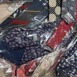 HUGE LOT – 300+ Men’s Designer Ties – Reseller’s Dream!